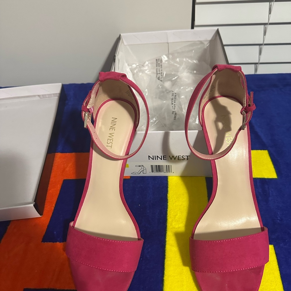 SZ 10 HOT PINK FAUX SUEDE BLOCK HEEL!  GENTLY WORN!
